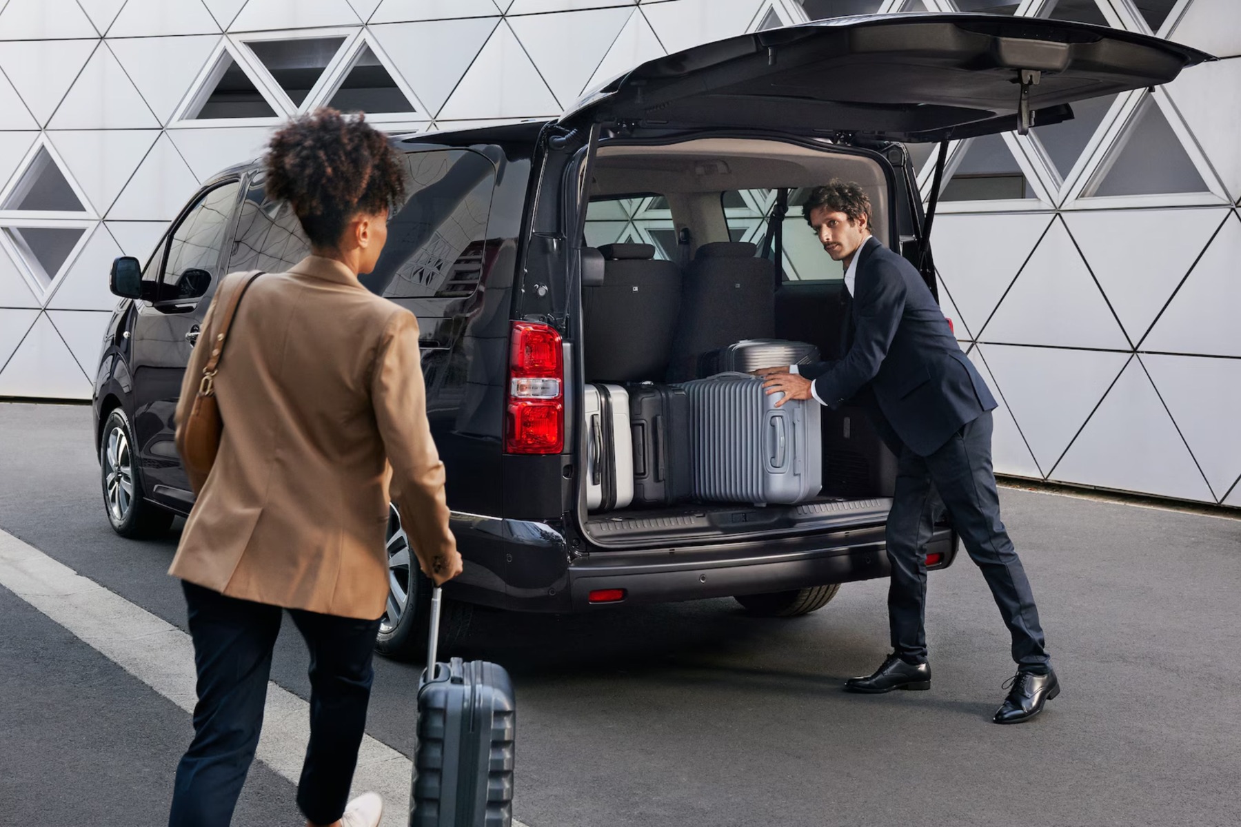 ë-SPACETOURER BUSINESS PACK